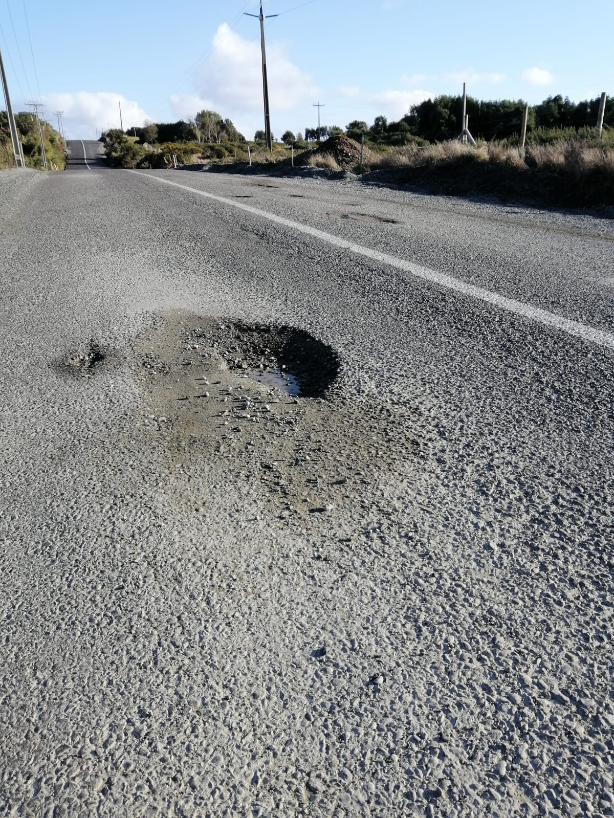 Ancud: vecinos de Huicha denuncian mal estado de ruta que aún no ha sido entregada