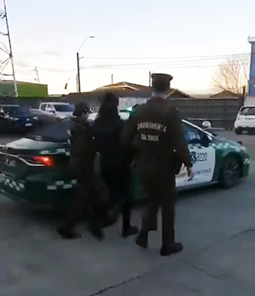 Detienen a mujer por posible participación en la muerte de una persona en Calbuco