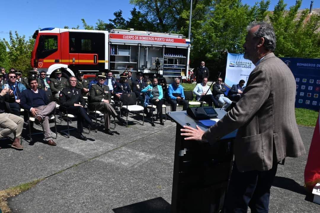 Planean invertir en uniformes y equipos para bomberos en Los Lagos