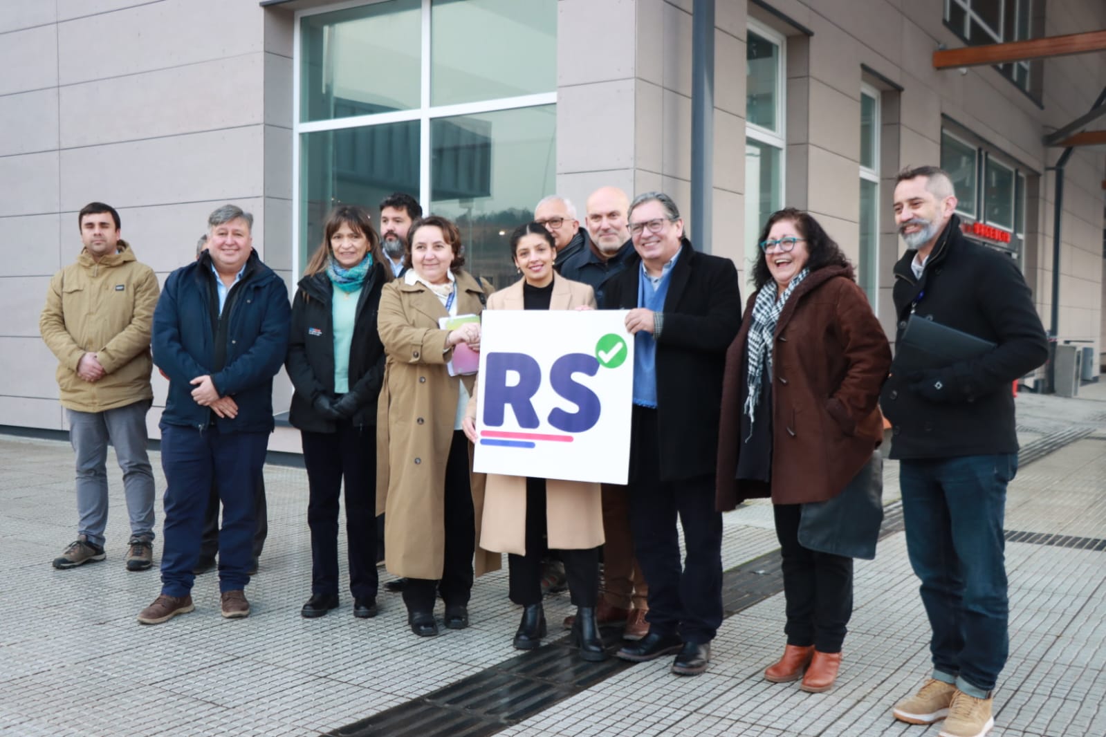 Confirman avances en la pavimentación de obras complementarias de Hospital de Quellón