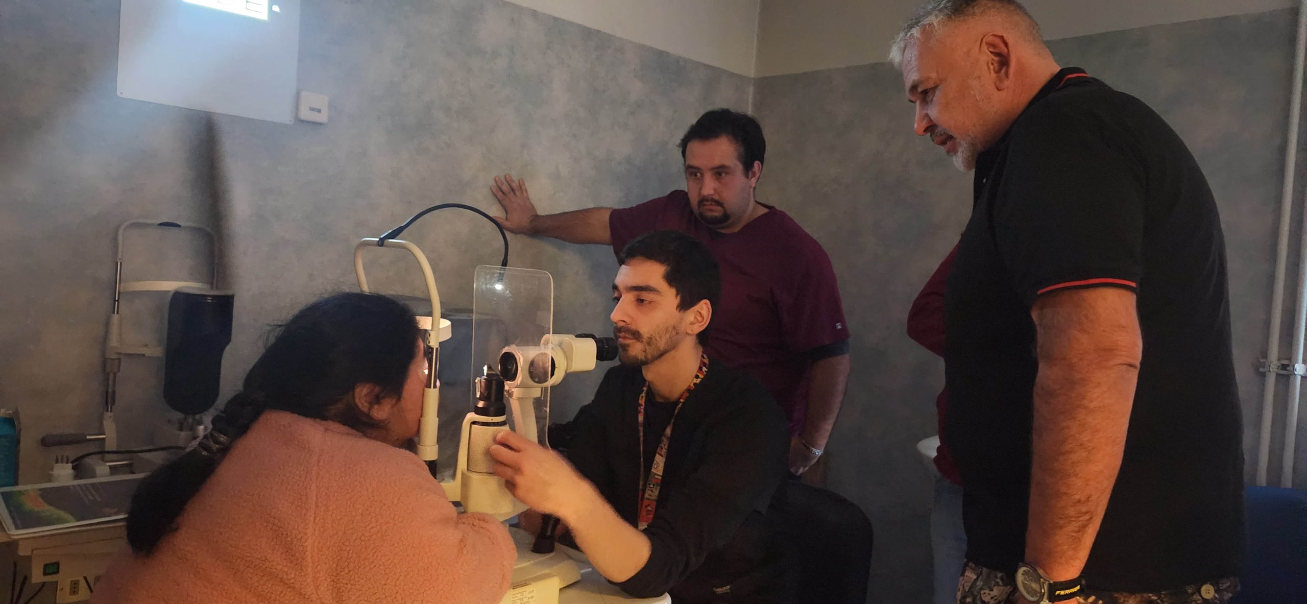 Experto en Contactología realiza Capacitación a TMO y Oftalmólogos de la Red Asistencial de Chiloé