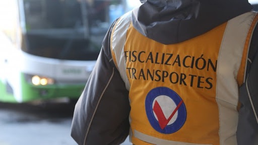 Chofer de micro abandono recorrido en pleno centro de Osorno dejando a sus pasajeros abandonados.