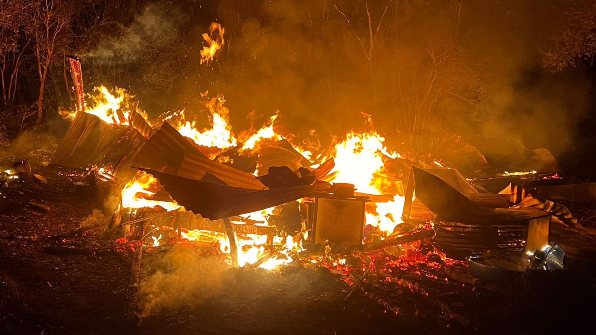 Incendio en Hualaihué cobra la vida de dos personas durante la madrugada