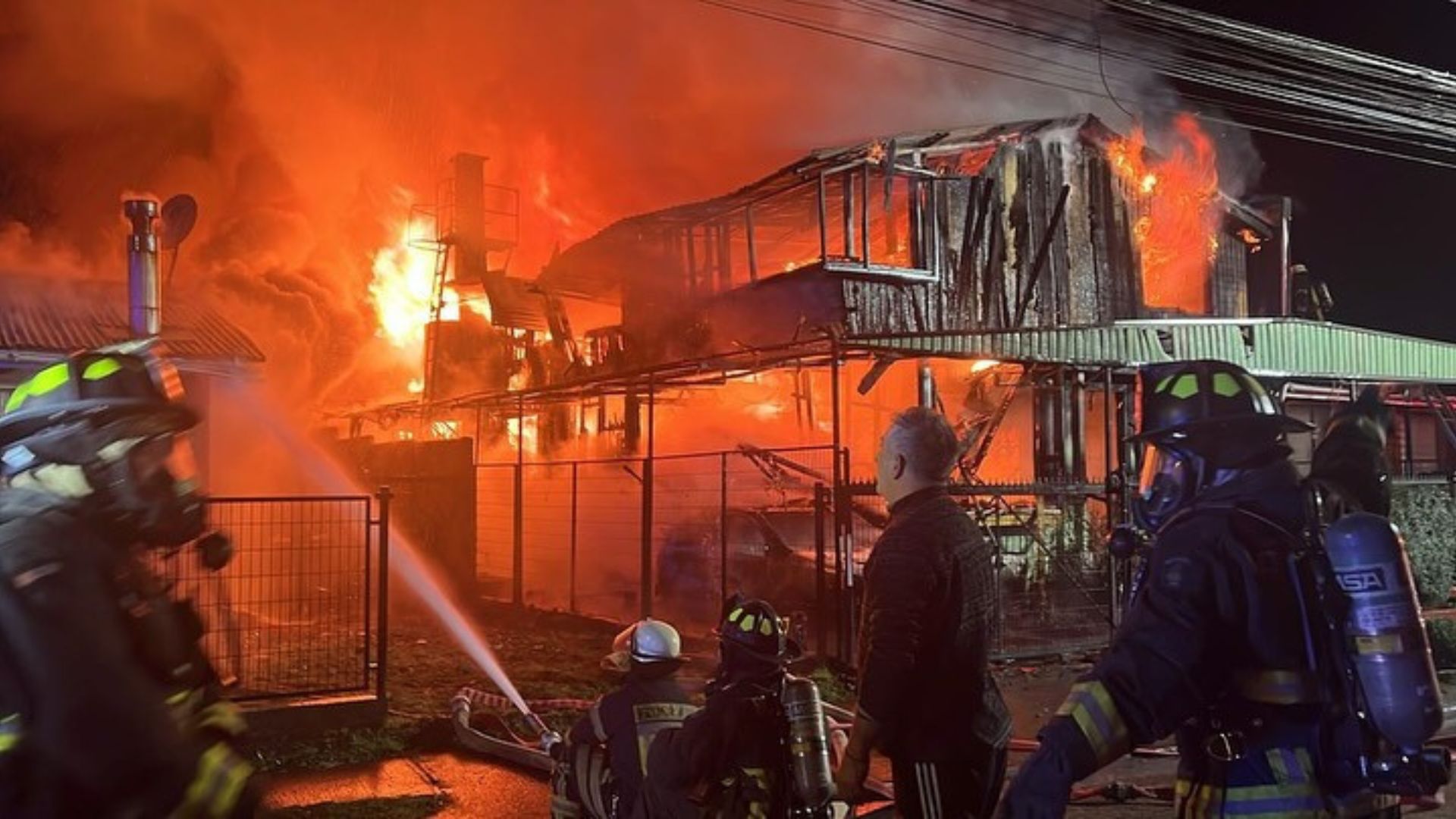 Incendio en Frutillar deja 11 damnificados y una persona desaparecida