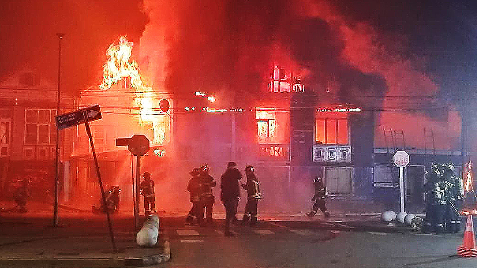 Investigan origen de incendio que destruyó viviendas patrimoniales en Osorno