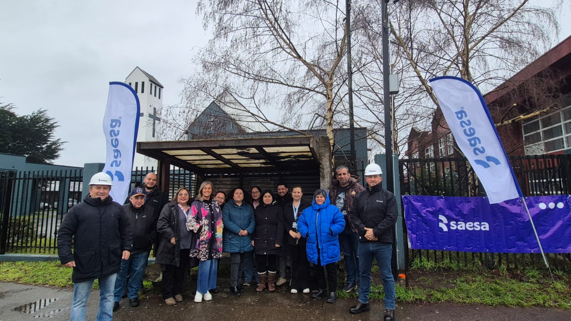 Saesa ilumina paradero público de Llanquihue a través de su programa “Barrios con Energía”