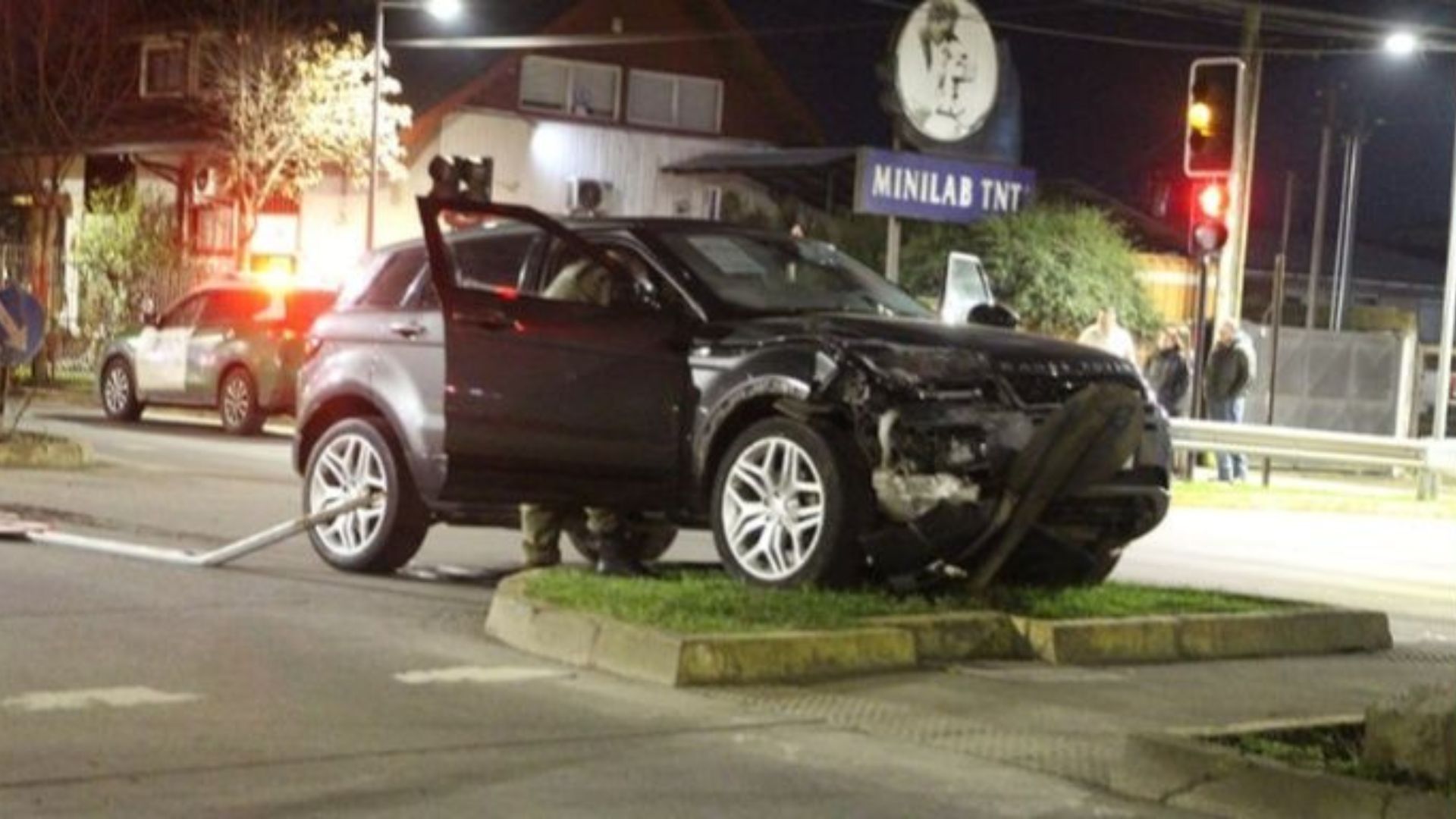 Delincuentes sustraen tres vehículos desde automotora en Osorno y uno fue detenido