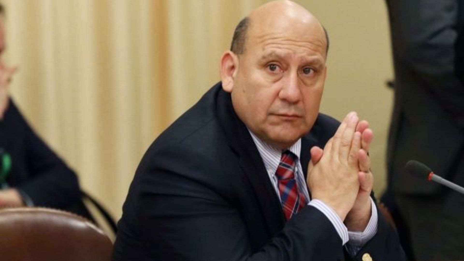 Diputado Fernando Bórquez enfrenta críticas por millonario pago a asesor que es concejal de Puerto Montt