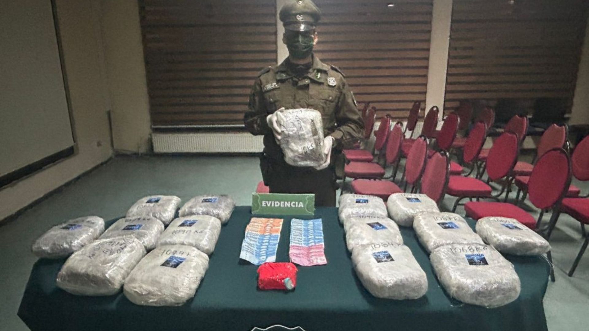 Carabineros de Osorno capturan a hombre con 16 kilos de drogas en su vehículo