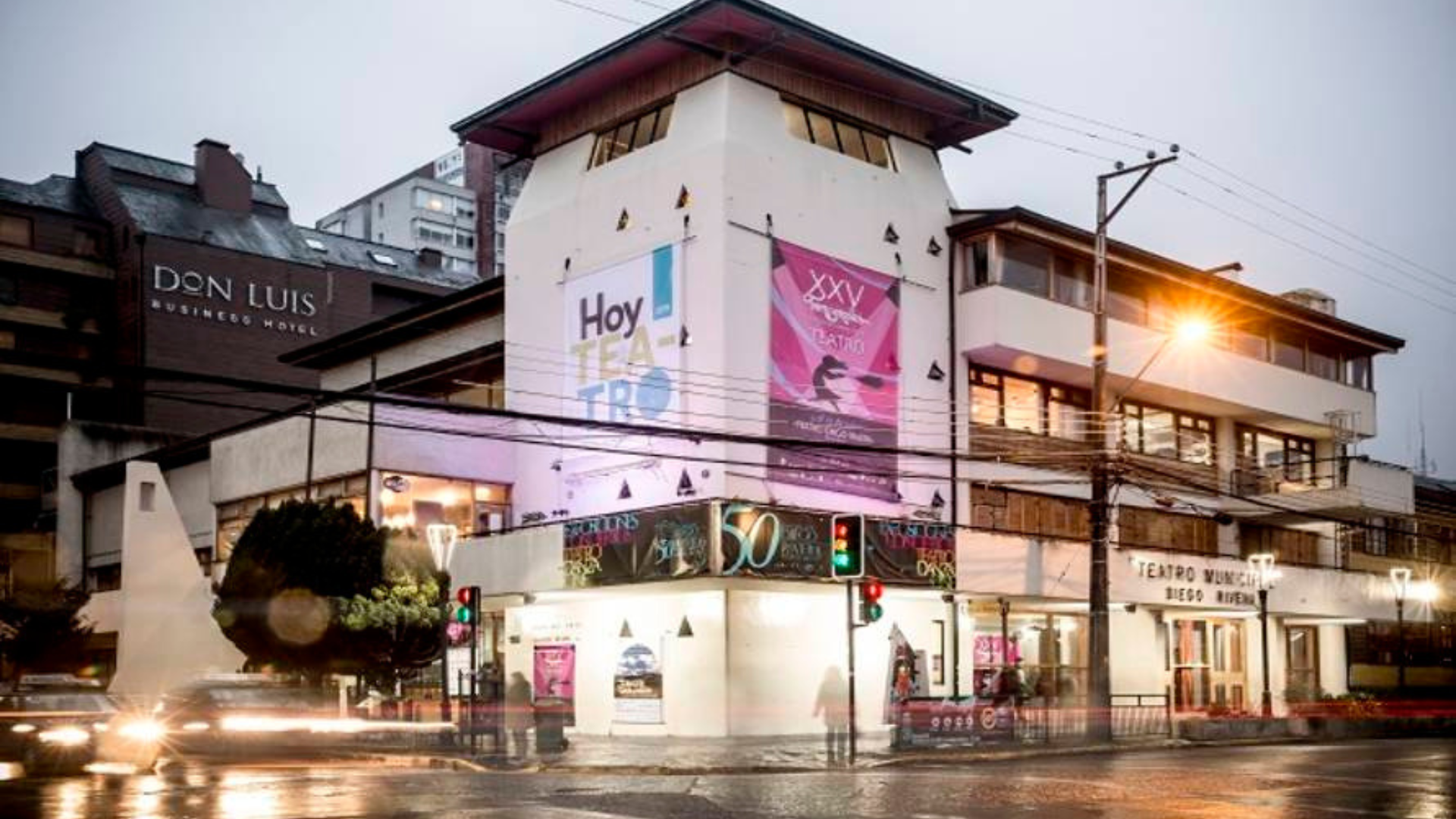 Temporales Internacionales de Teatro cerraron su edición 36 con homenaje a compañía AzulTeatro y emotiva ovación del público