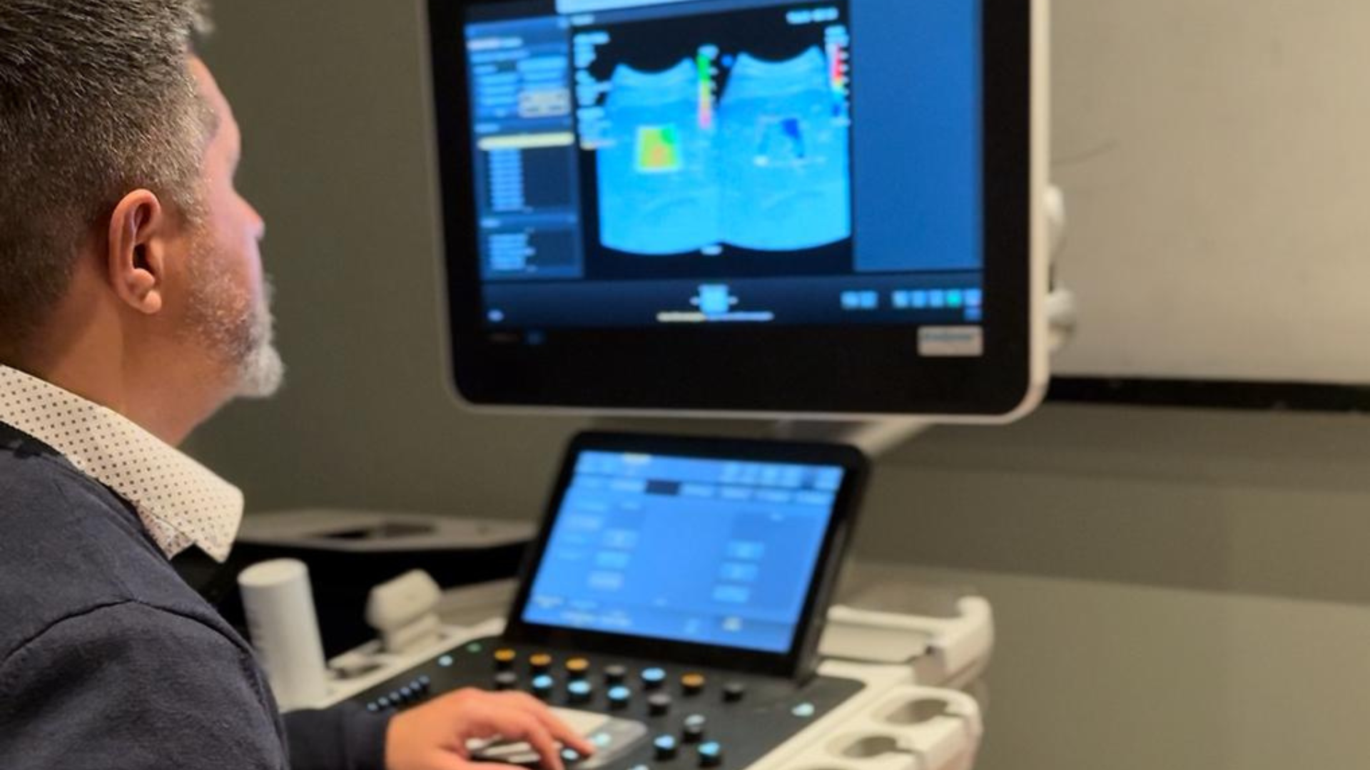Radiólogos del Hospital Puerto Montt se capacitan en nuevo procedimiento de ecografías hepáticas