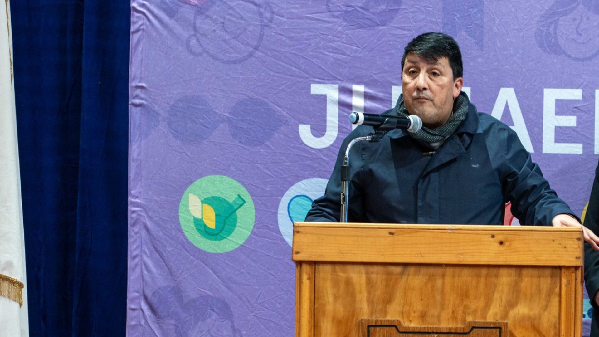 Alcalde de Llanquihue Víctor Angulo es removido por abandono de deberes