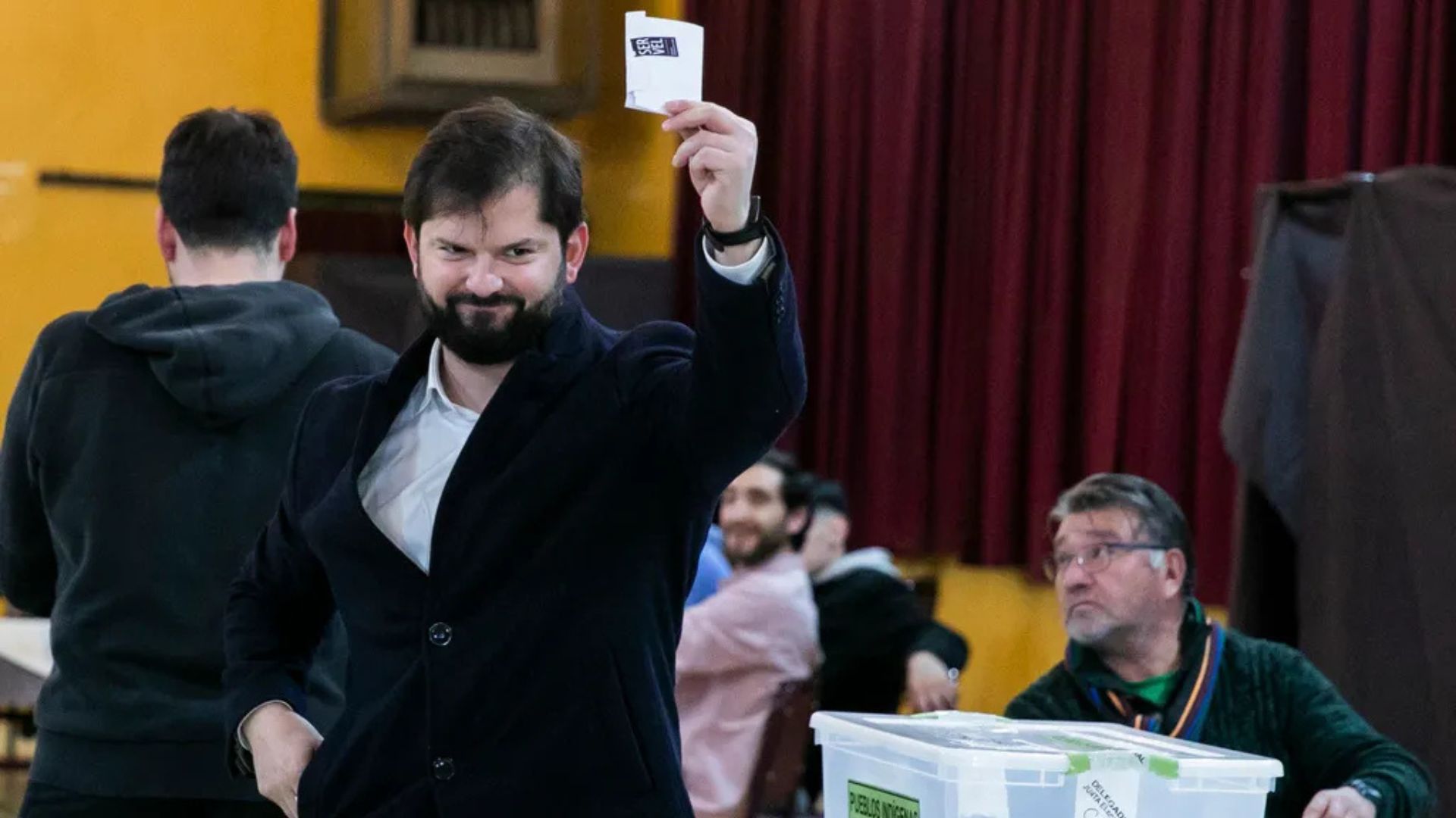 Presidente Boric reafirma obligatoriedad del voto y respalda multas por no votar
