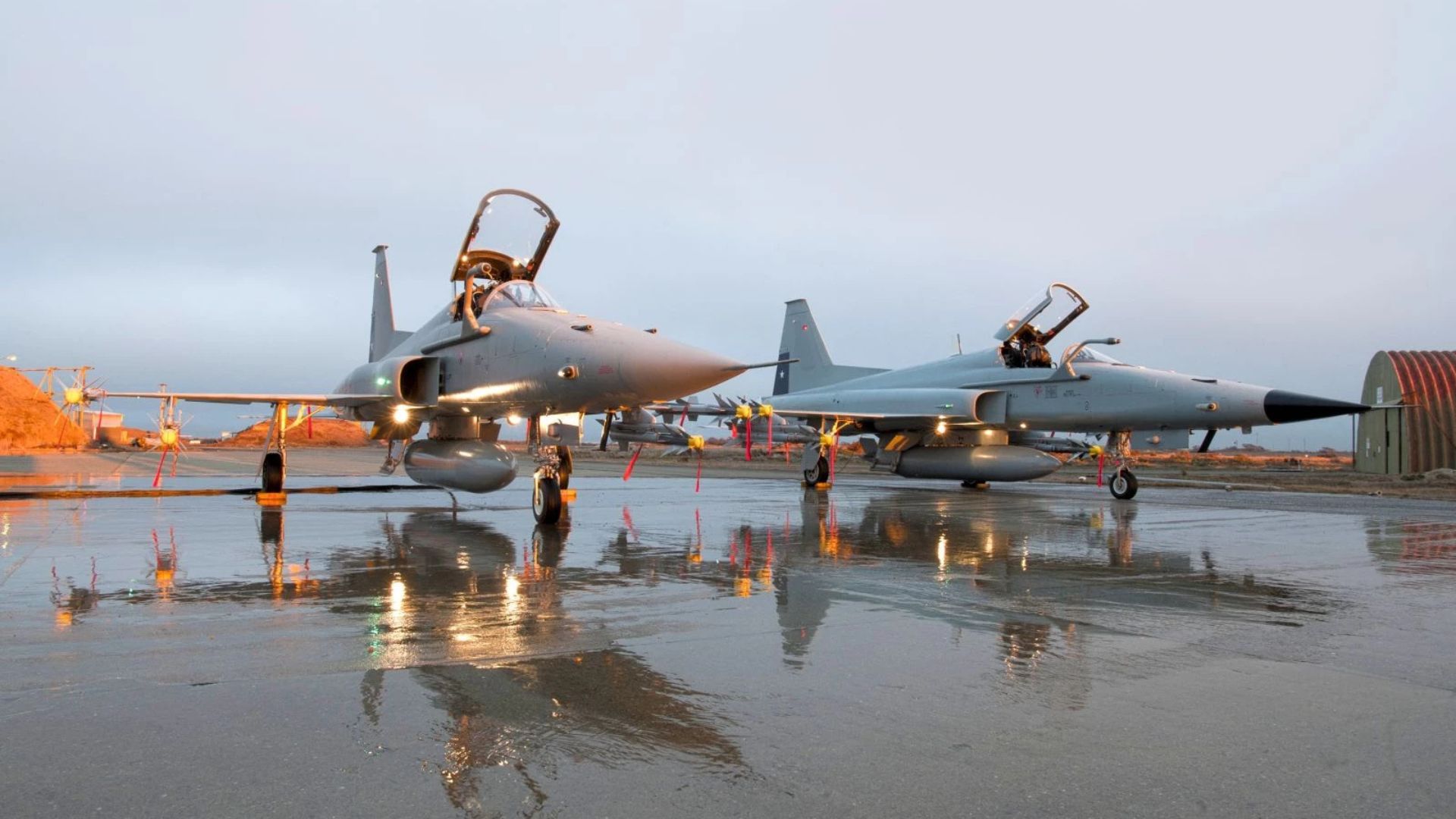 Aviones F-5 de la FACh realizan sobrevuelos en distintas regiones durante las celebraciones de septiembre