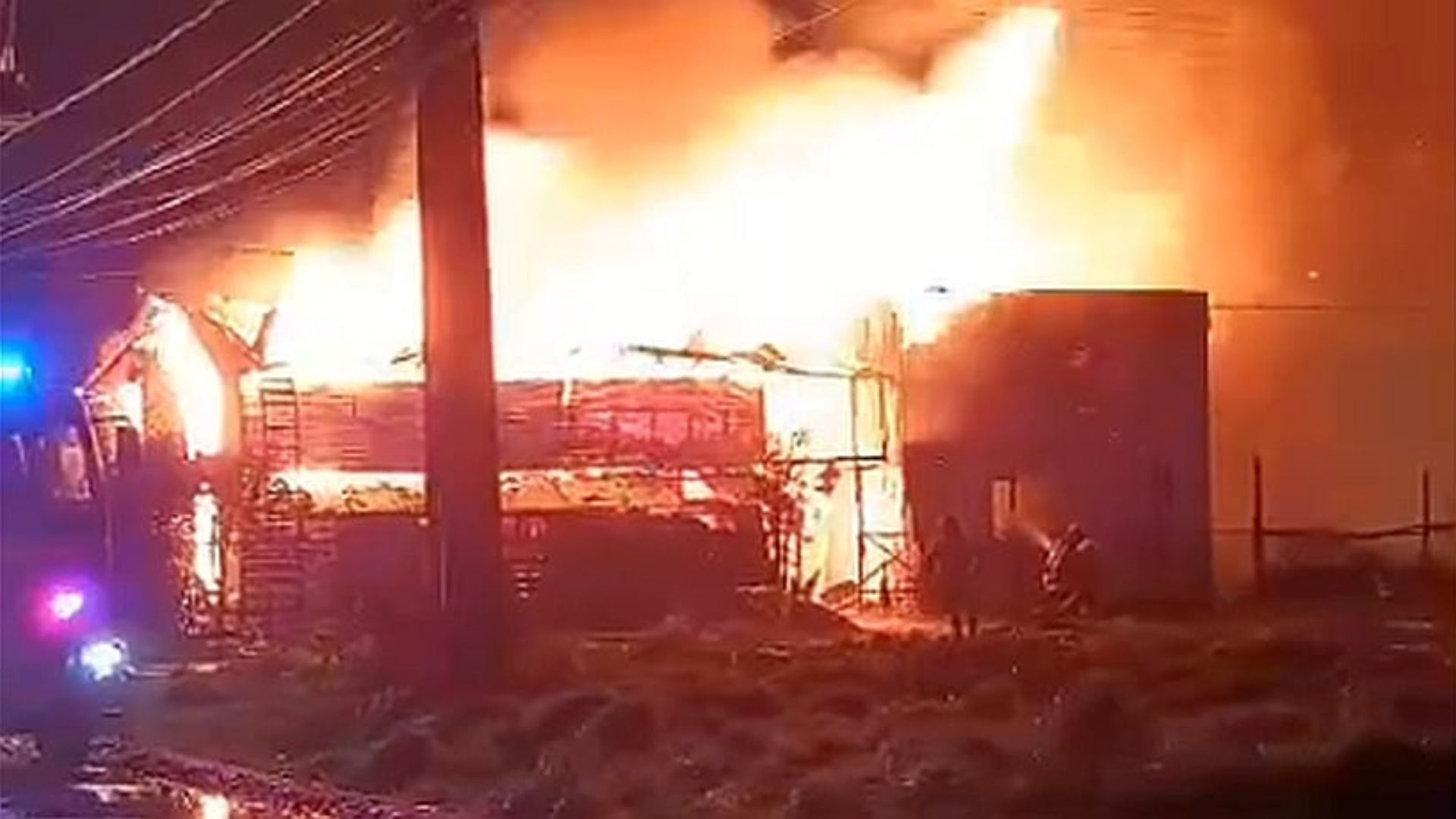 Investigan causas de incendio que destruyó tres viviendas en población Bosque Nativo de Puerto Montt