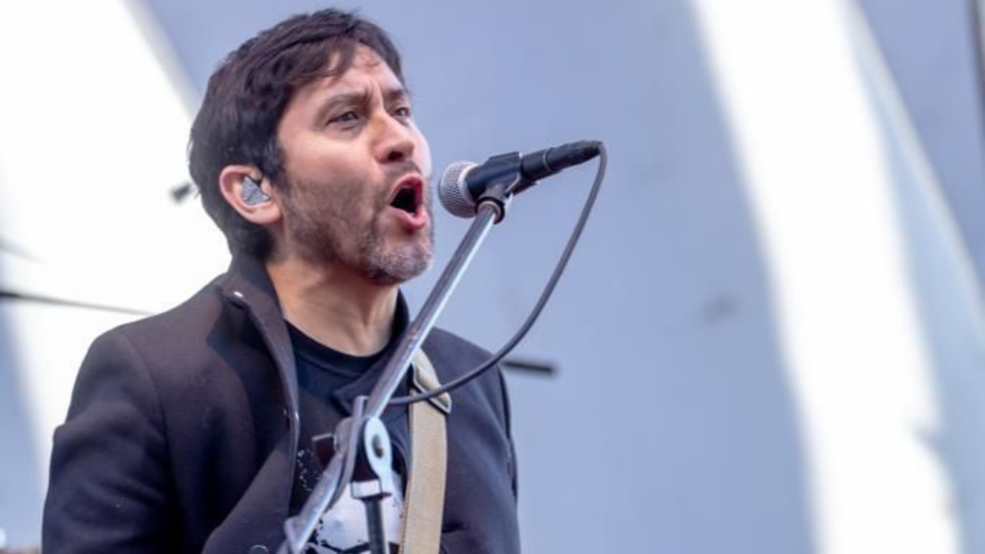 Panoramas: Claudio Narea repasará los éxitos de Los Prisioneros este viernes en Dreams