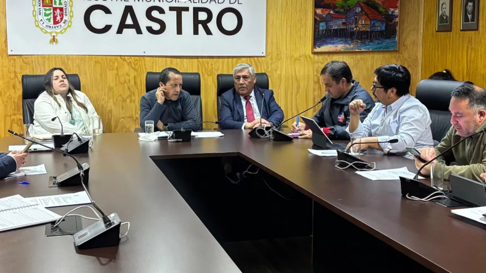 Alcaldes de Chiloé buscarán destrabar compromisos en salud primaria durante cita en Santiago