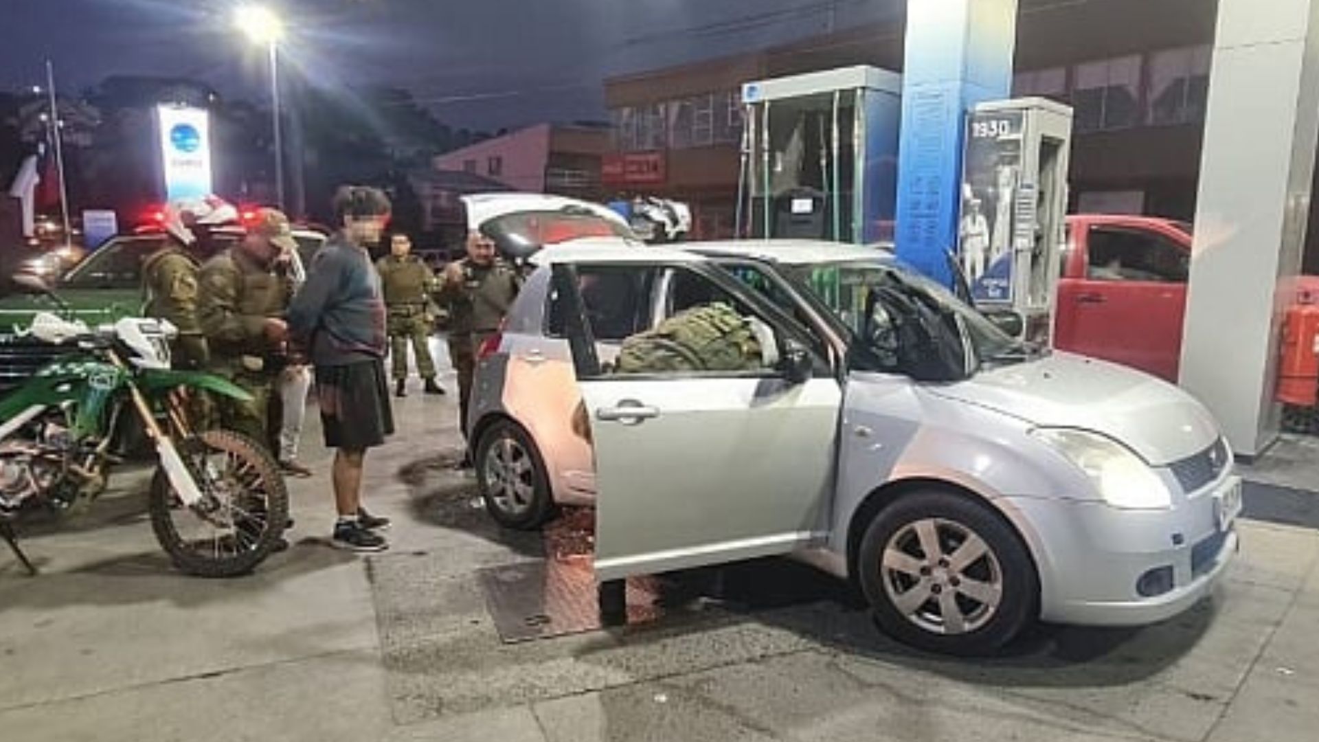 Carabineros detiene a dos amigos en pleno centro de Ancud e investigan posible microtráfico