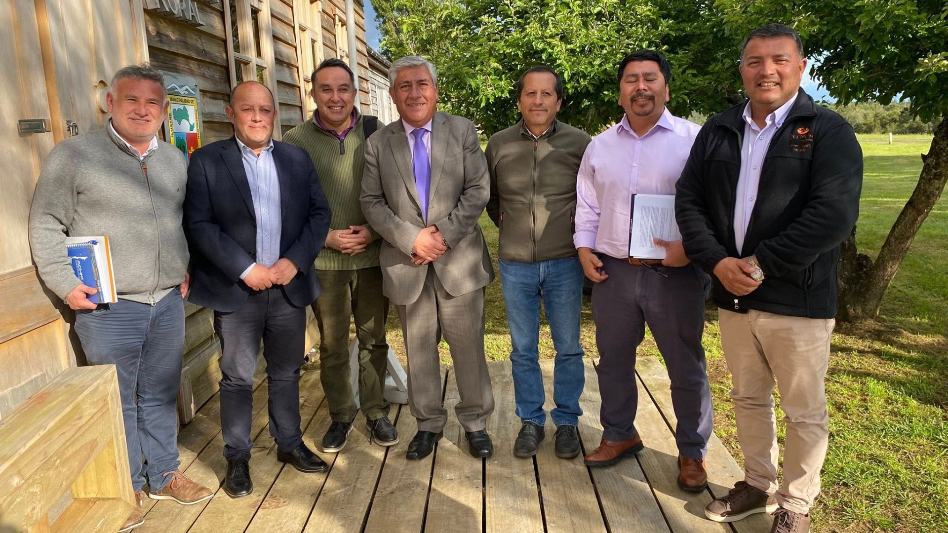 Municipios de Chiloé impulsan trabajo conjunto en Puqueldón