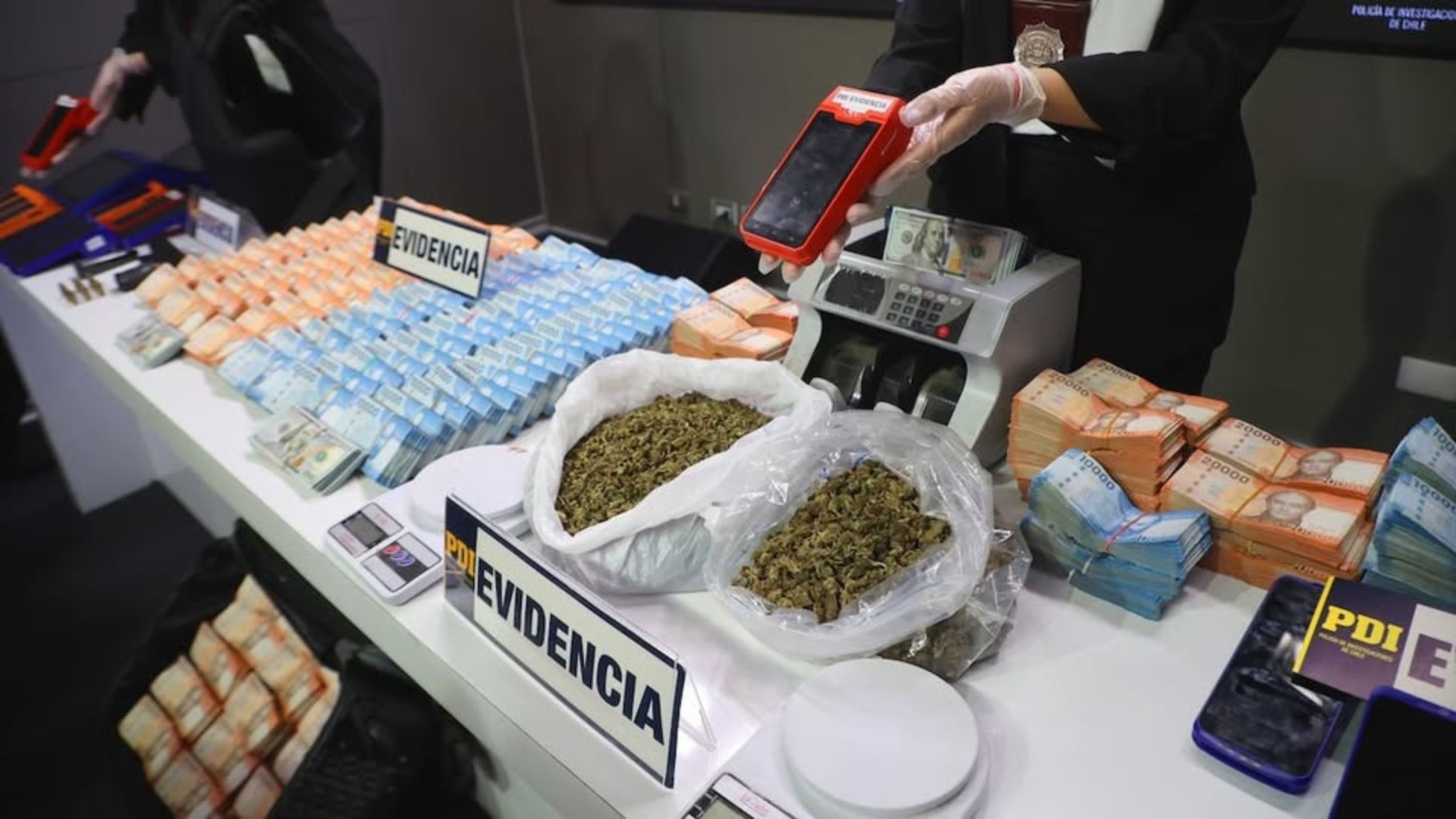 Carabinero cae junto a mafia china en impactante operativo en Meiggs