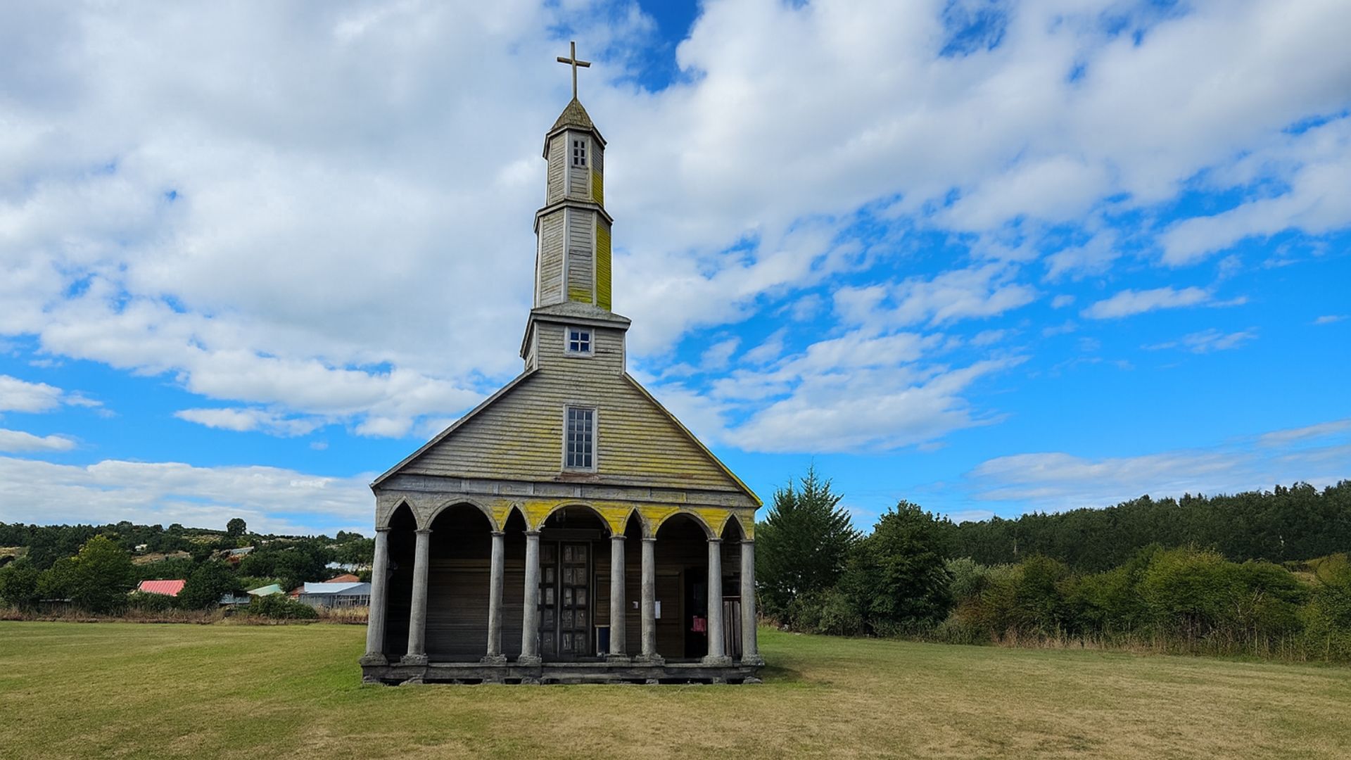 Con una Minga: Iglesias de Chiloé enfrenta nuevos desafíos a 25 años de su reconocimiento mundial