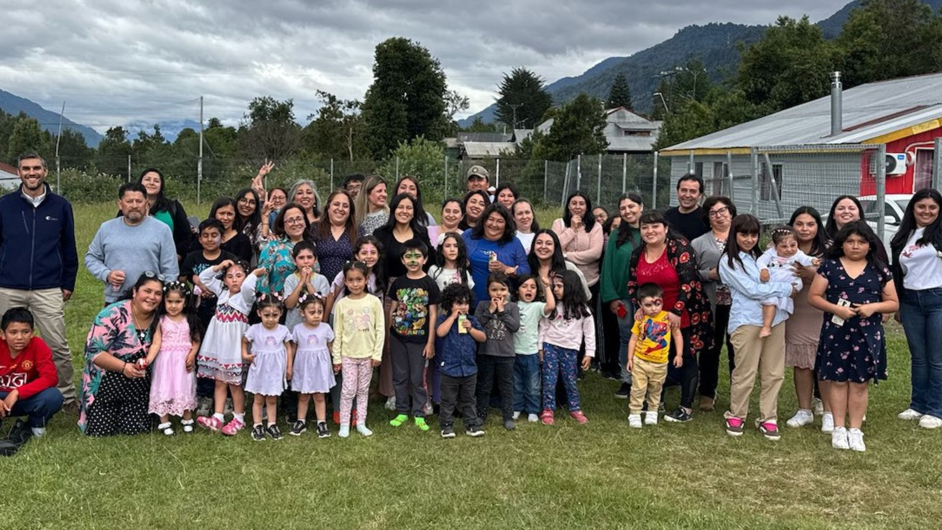 Cochamó cierra el año con graduación de programas educativos que fortalecen la primera infancia, la lectura y el liderazgo femenino