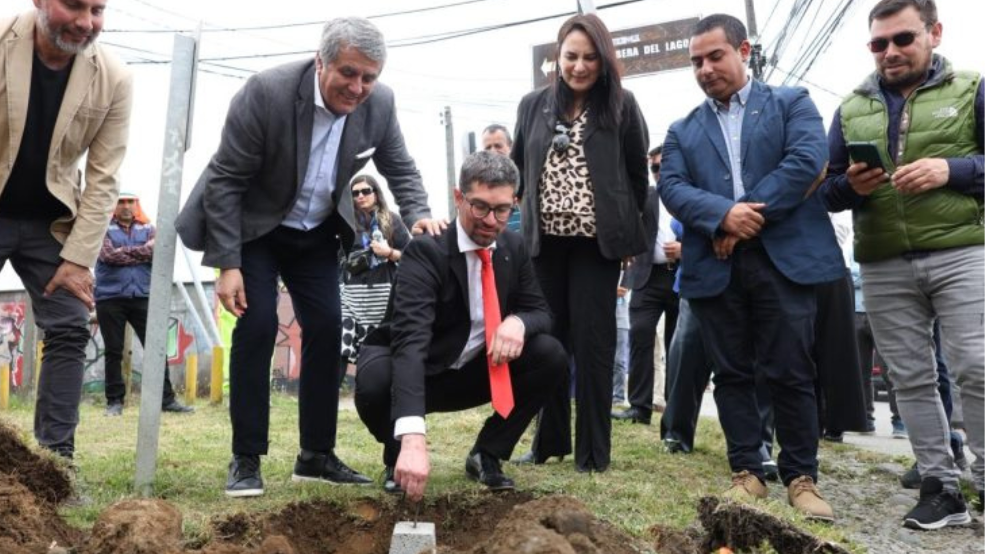 Frutillar da inicio a obras de mejoramiento de Avenida Arturo Alessandri norte con colocación de primera piedra