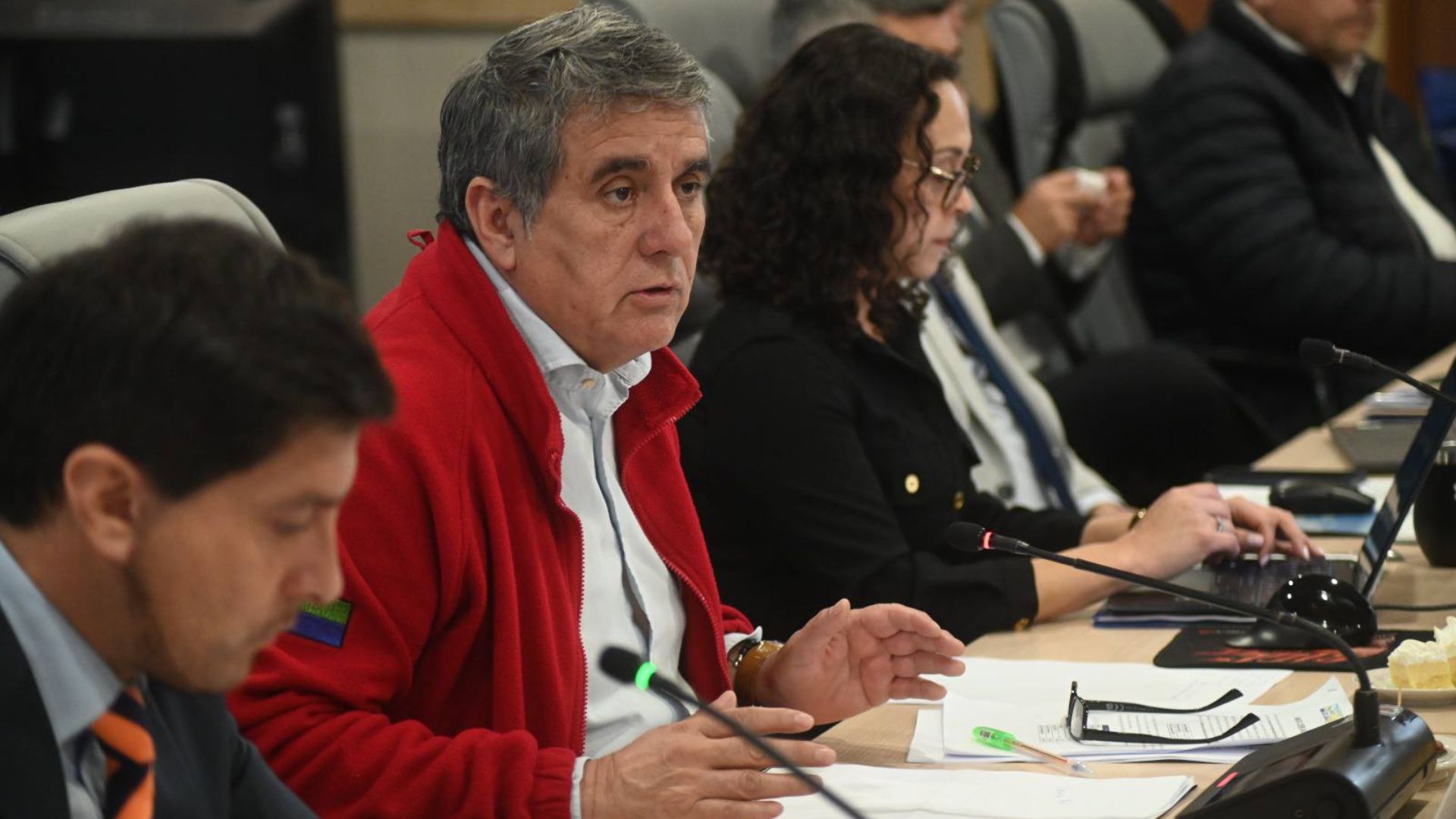 Gobernador Santana advierte crisis financiera histórica en Los Lagos por retraso de transferencias