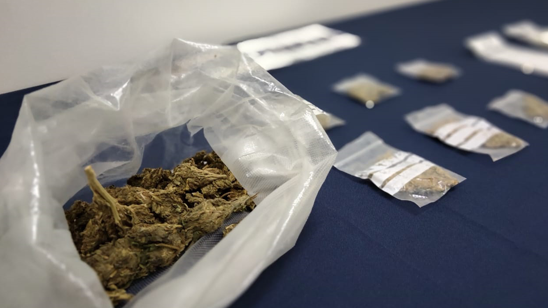 Detienen a dos sujetos que comercializaban drogas mediante redes sociales en Puerto Montt