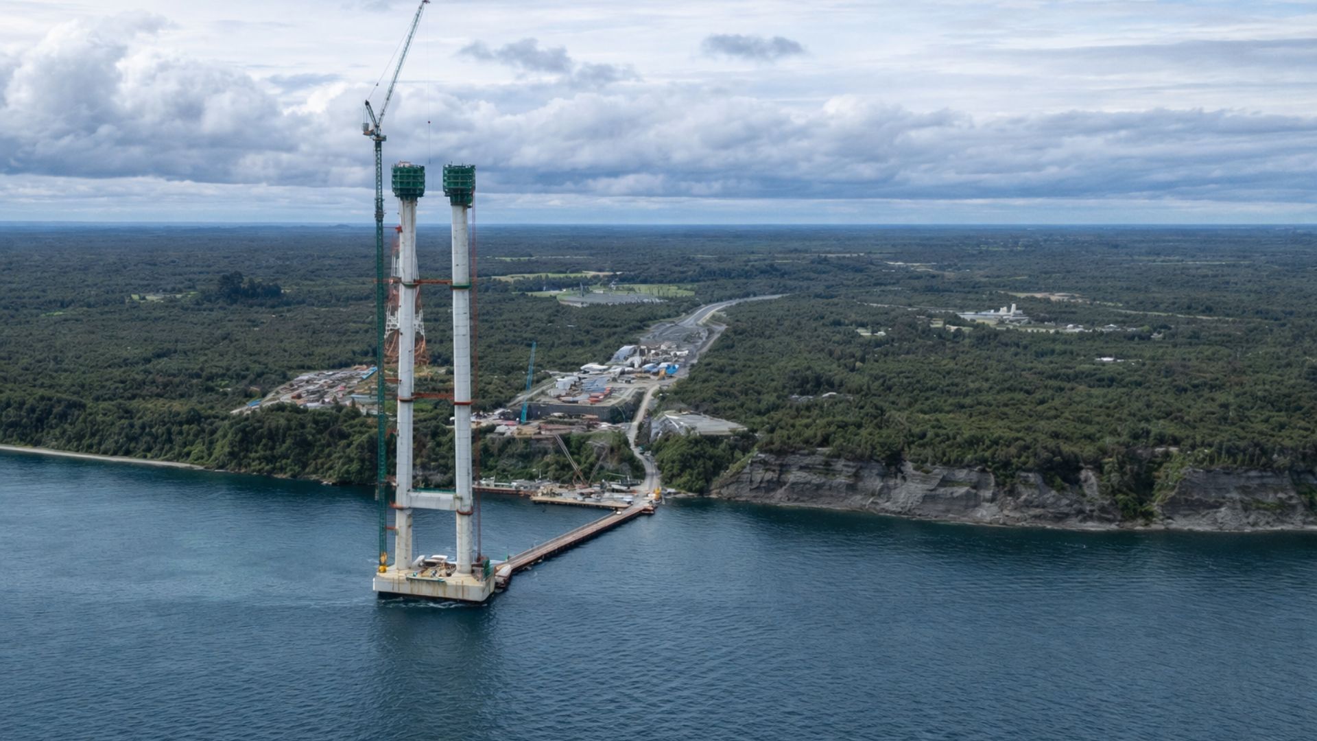 Puente Chacao completa fase de ascenso estructural en pila norte
