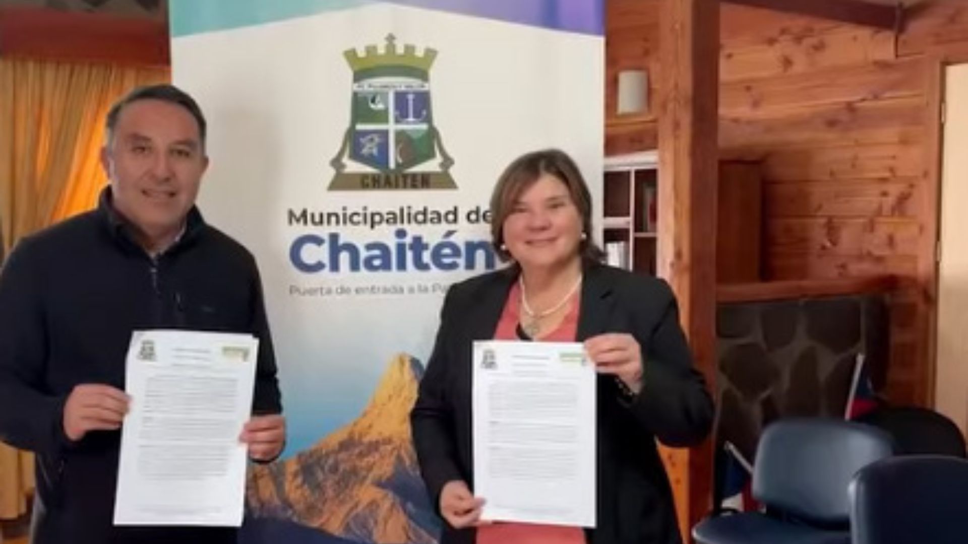 Queilen se proyecta como el nuevo puente marítimo hacia la Provincia de Palena con histórica firma de convenios
