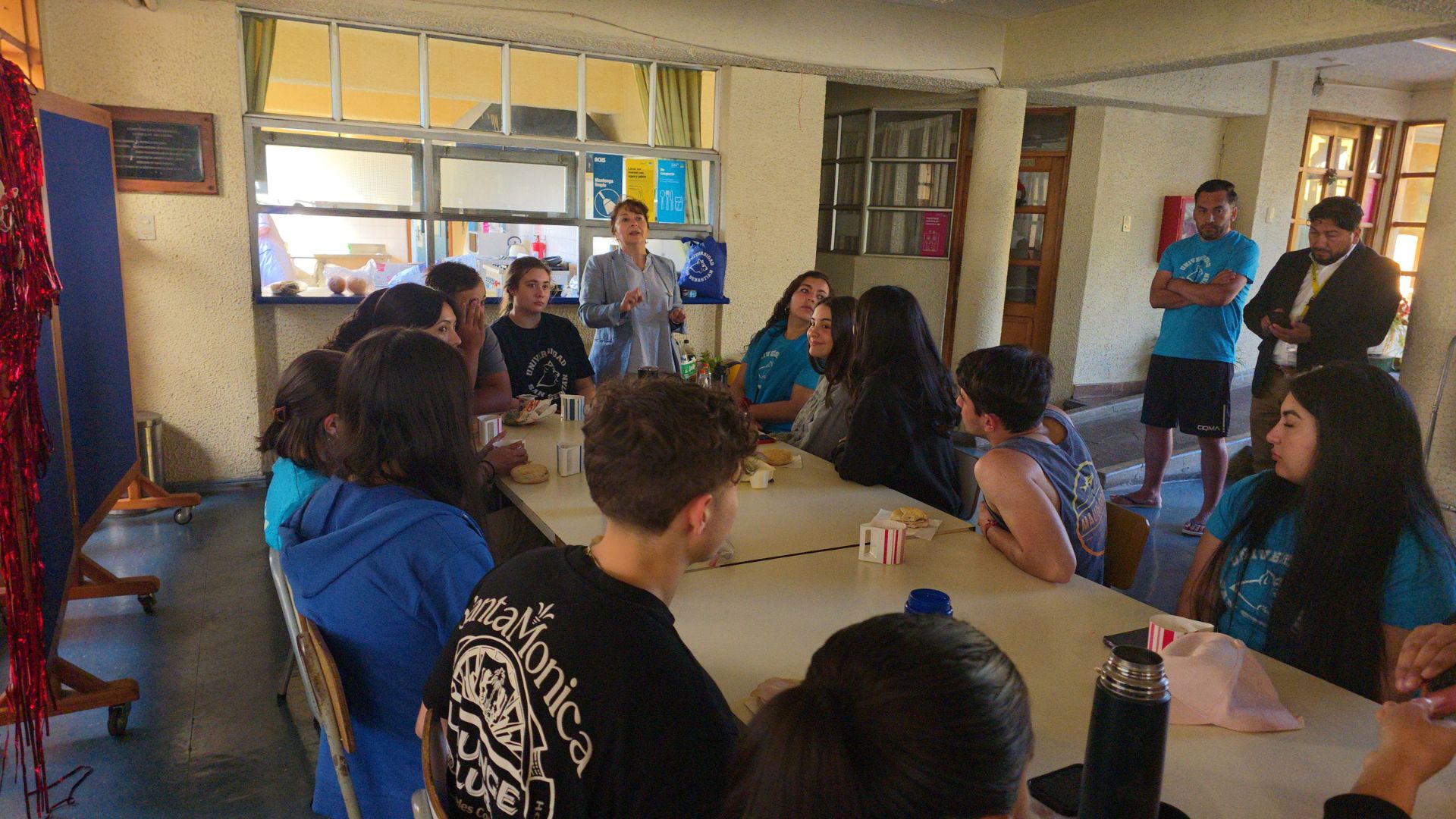 37 estudiantes universitarios llegaron a la comuna para transformar jardines infantiles en Butalcura y Los Angelitos de Dalcahue