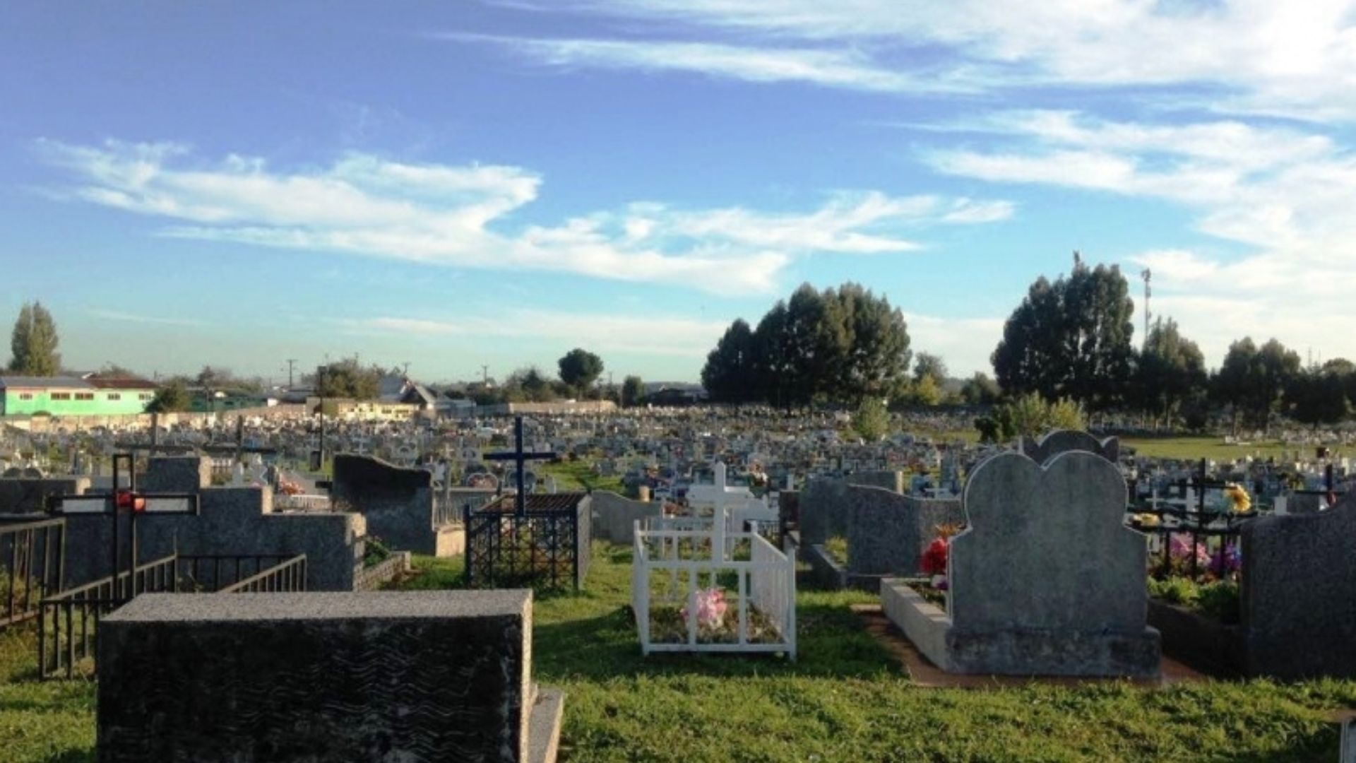 Cementerio de Rahue Alto recibió el Año Nuevo con apertura nocturna hasta la madrugada
