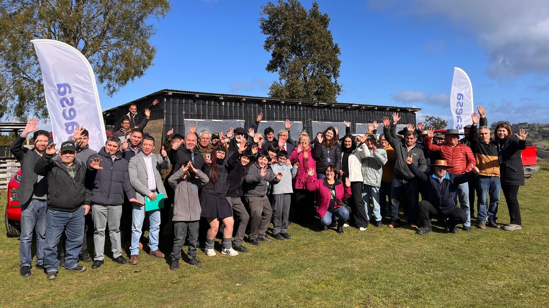 Saesa iluminó 23 espacios comunitarios en Chiloé durante el 2025