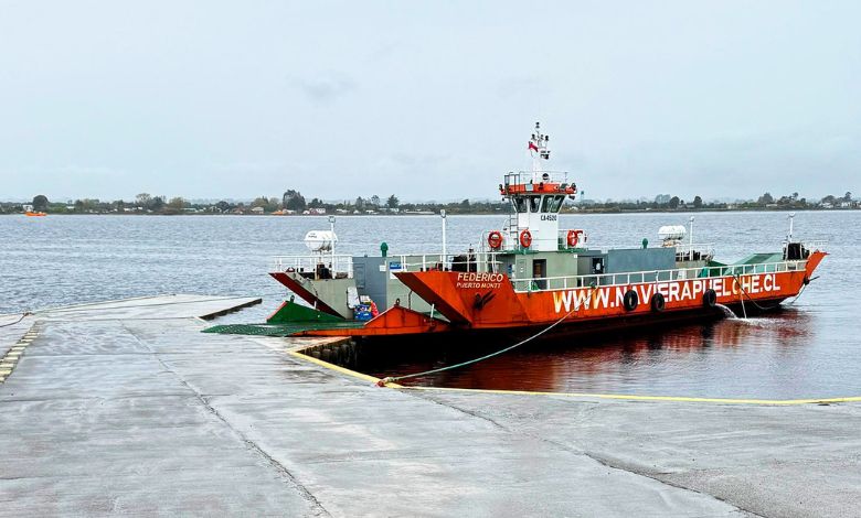 Comunidades de la Ribera Norte piden mejorar barcaza que conecta con Maullín