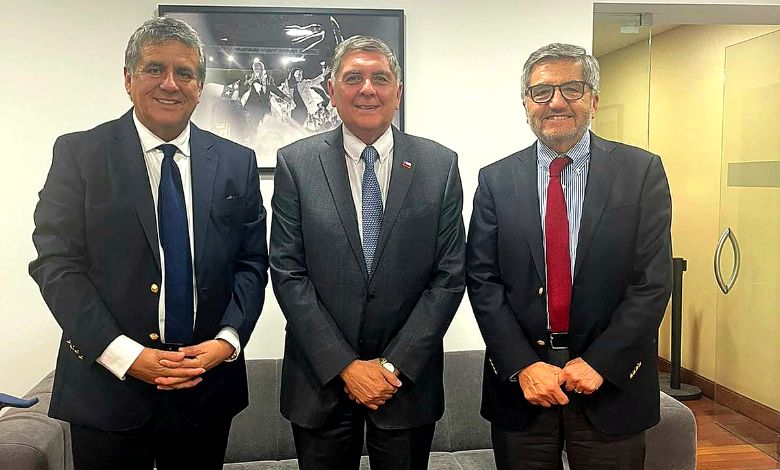 Gobernador Santana se reúne con futuro ministro del Interior Claudio Alvarado