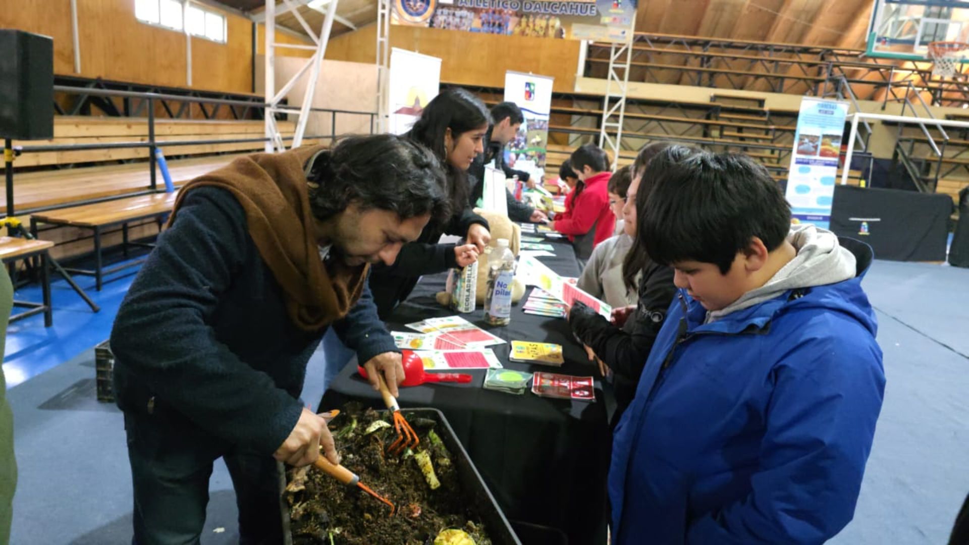 Dalcahue conmemora el Día de la Tierra con Ecoferia que promueve reciclaje y economía circular