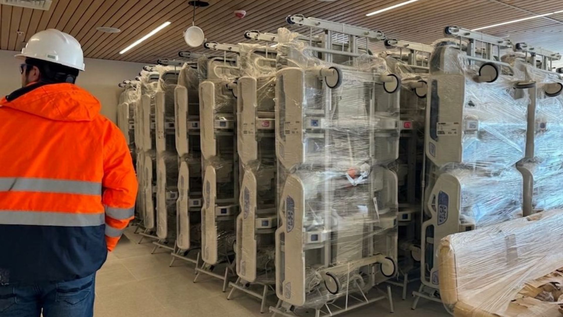 Nuevo Hospital de Ancud avanza en su implementación con llegada de moderno equipamiento clínico