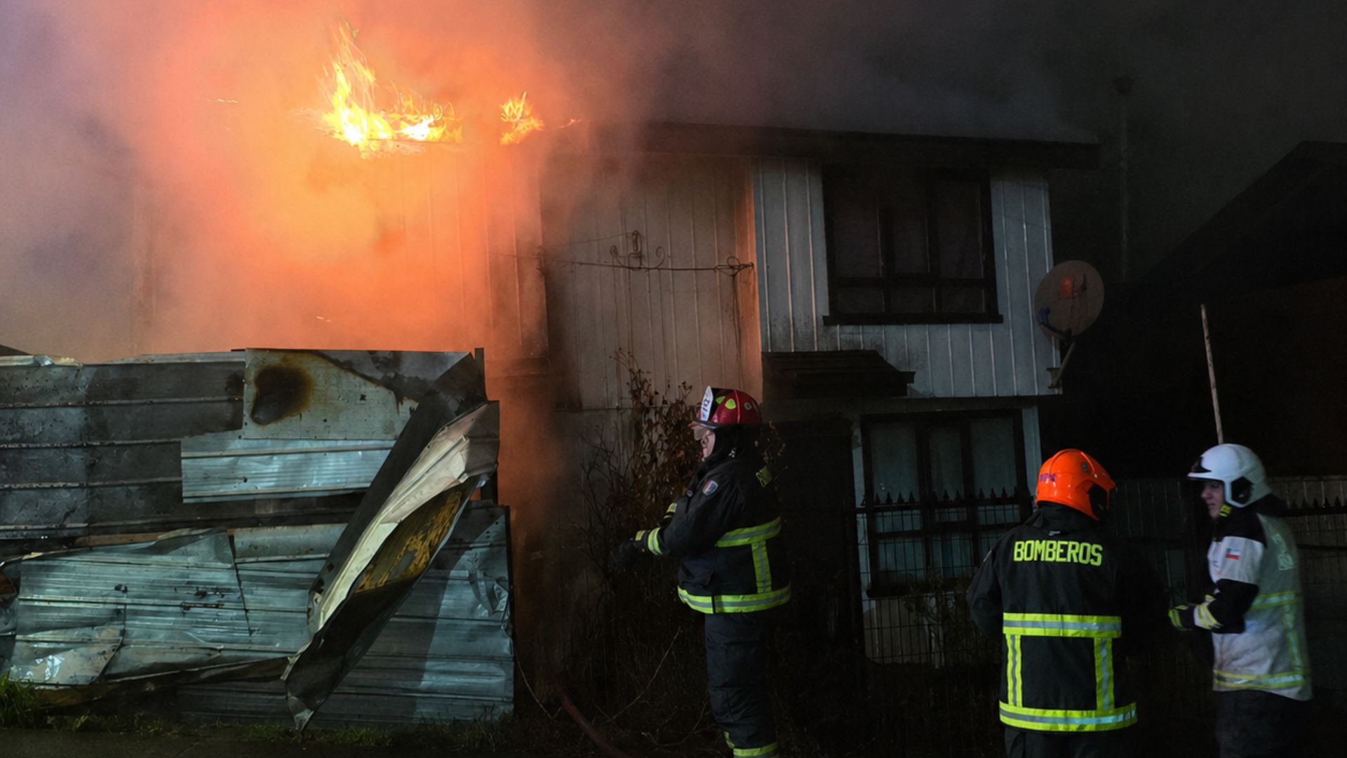 Investigan tragedia en Quellón que dejó tres fallecidos tras violento incendio
