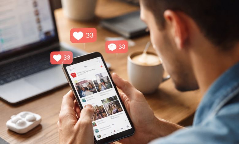 Cadem: chilenos privilegian redes sociales en su tiempo libre según estudio