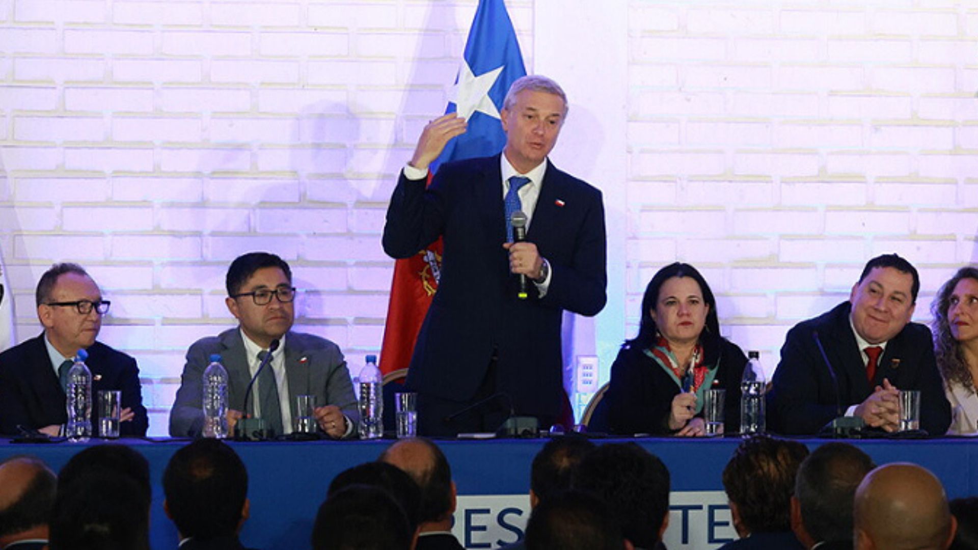 Kast descarta recortes en alimentación escolar y apunta a mejorar gestión en Junaeb