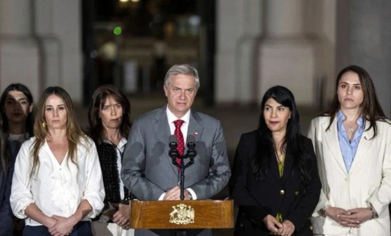 Primer mes de Kast divide al país entre apoyo y duras críticas