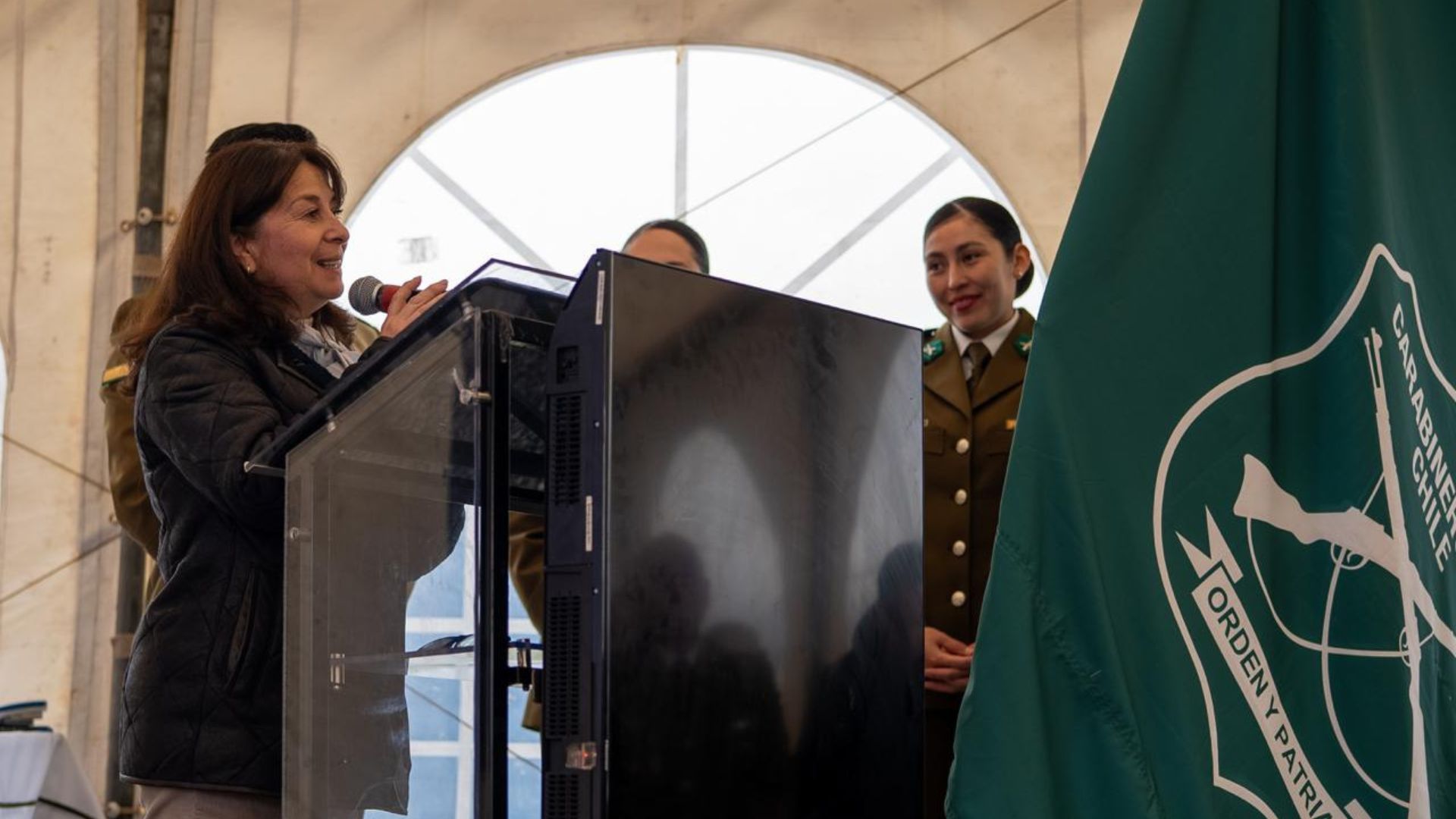 Dalcahue conmemoró aniversario de Carabineros en la Tenencia local con saludo de la alcaldesa