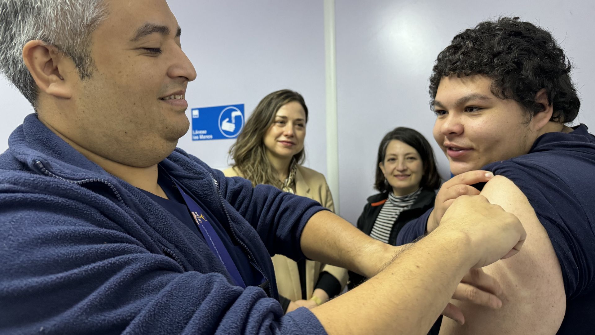 Hospital de Castro intensifica campaña de vacunación ante llegada del invierno