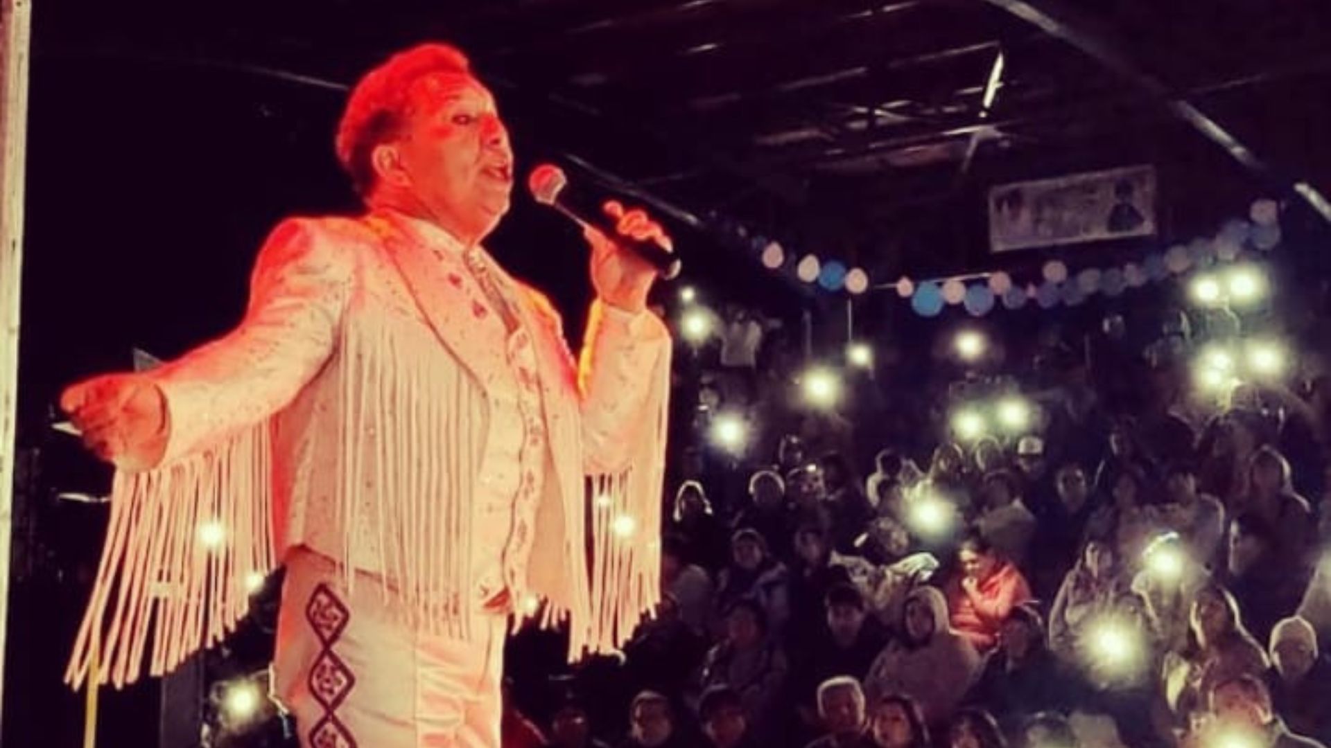 “Tito Valdivia”: El Tributo perpetuo a Juan Gabriel