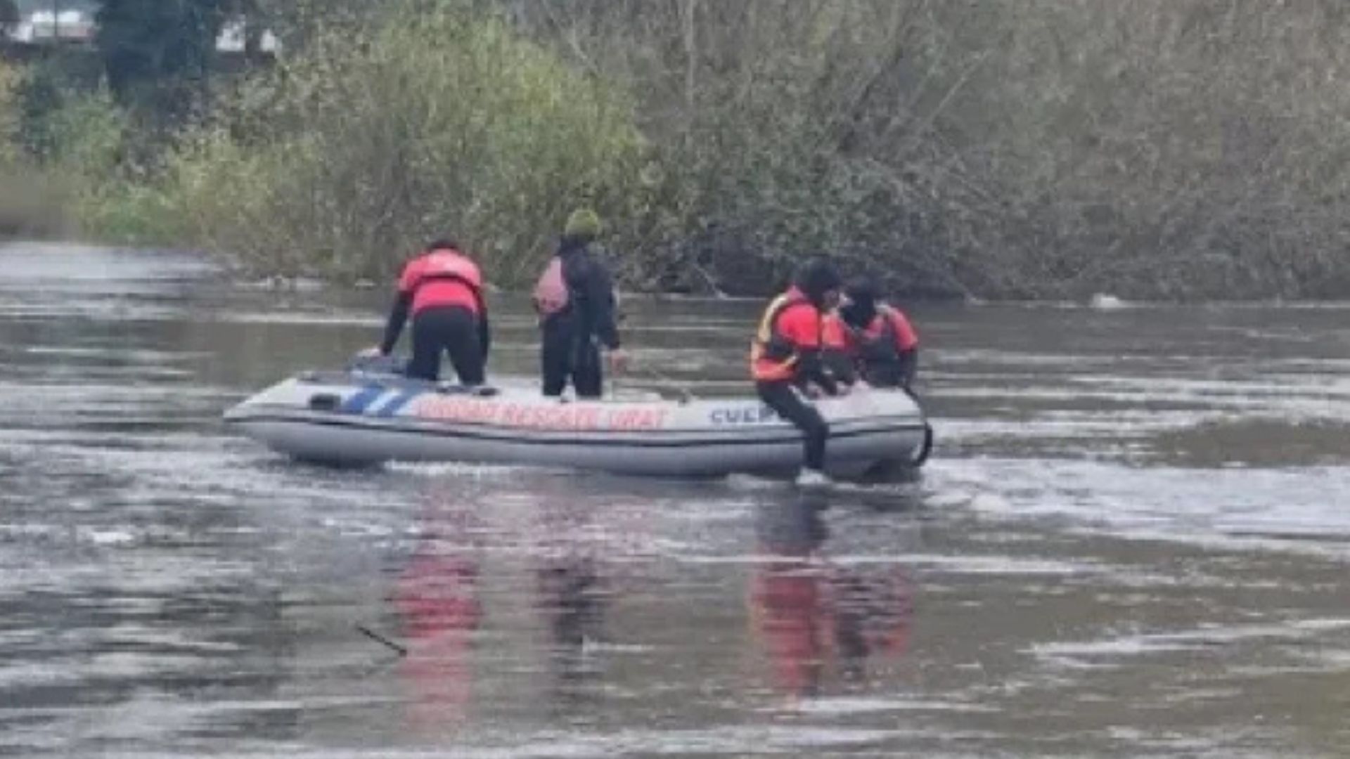 Rescate en Forrahue termina con dos personas a salvo tras crecida de río