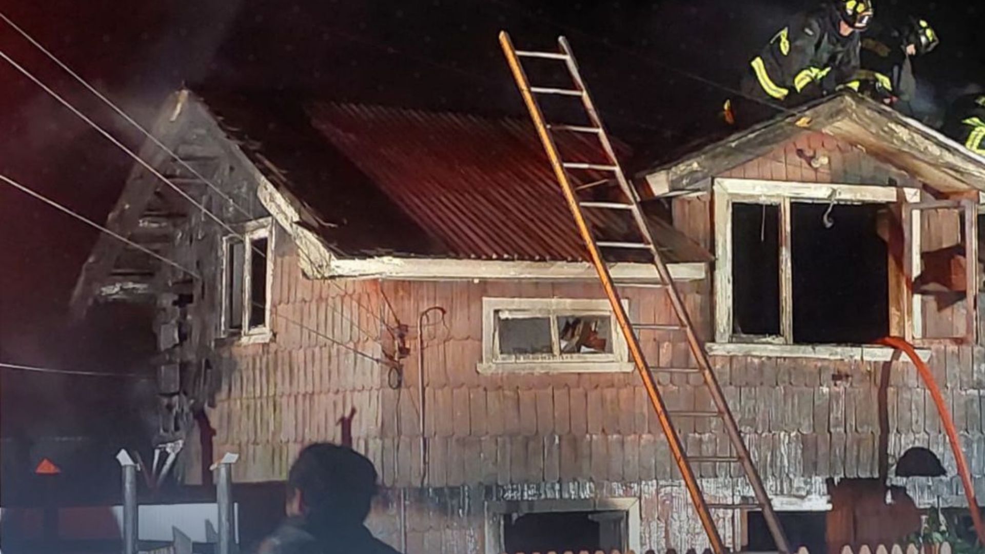 Adulto mayor falleció tras devastador incendio que destruyó vivienda en Fresia