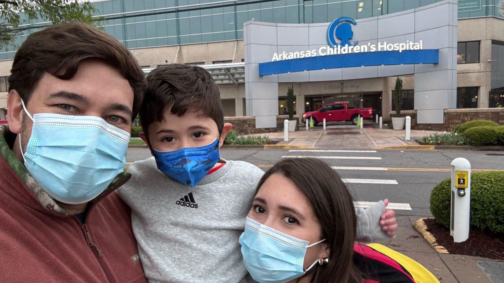 Familia de Tomás Ross destaca positiva evolución del niño en Estados Unidos