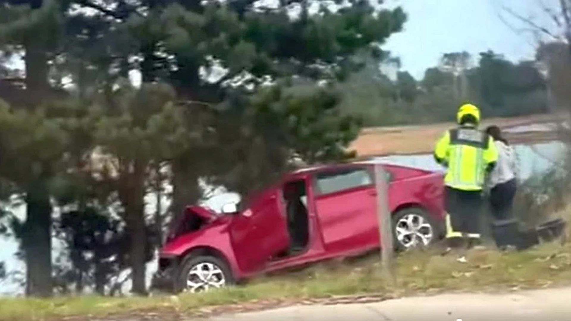 Joven quedó grave tras choque que casi terminó en barranco en Calbuco