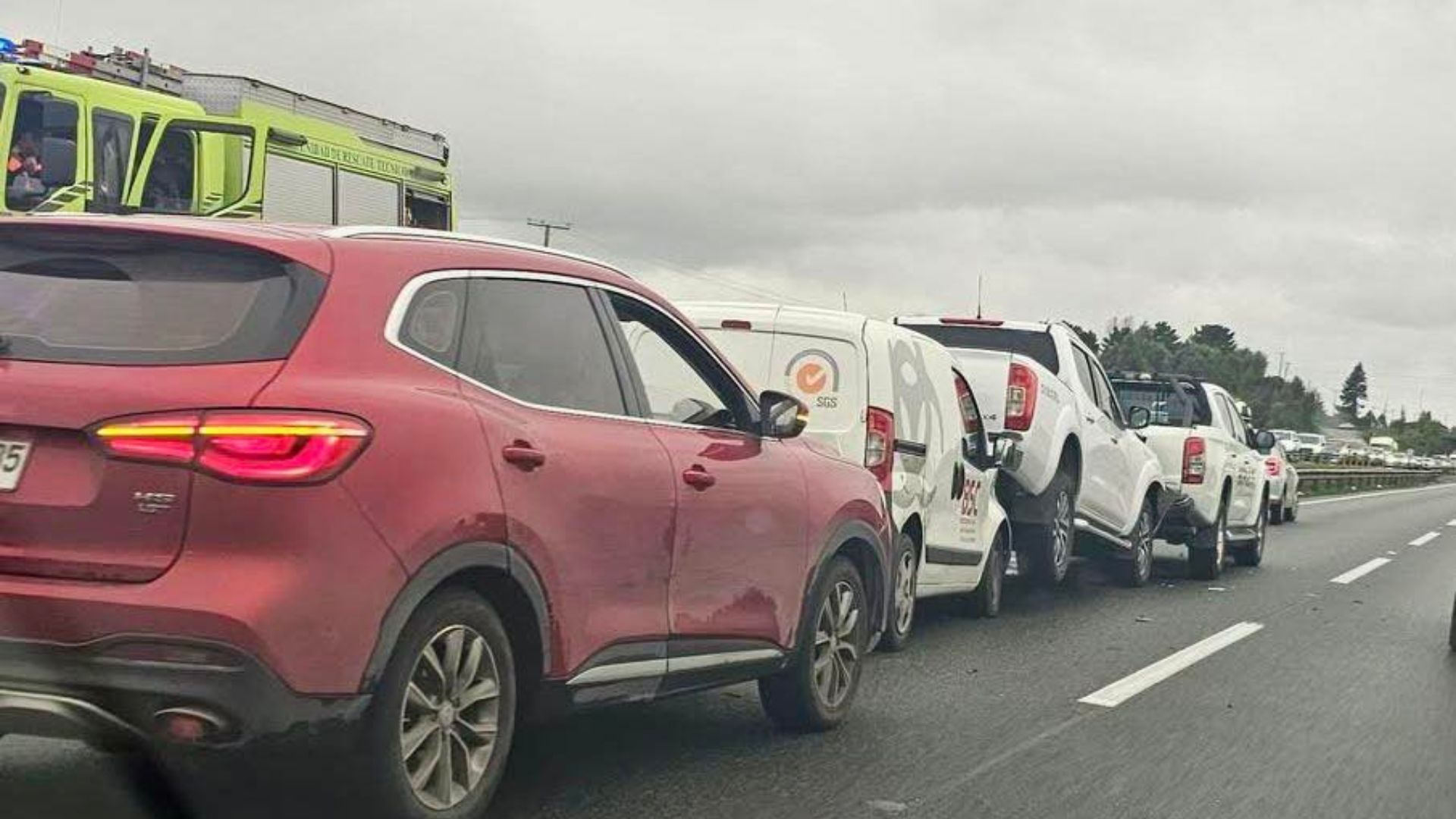 Choque múltiple en Ruta 5 hacia Puerto Varas activa emergencia sin dejar heridos